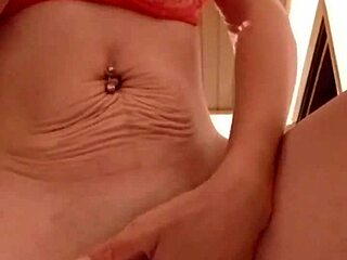 dando uma exitada louca sozinha, gozei gostoso