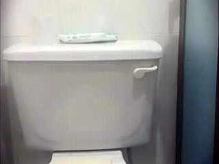 i was spyin on the argentine teacher peein durin the study trip in mexico