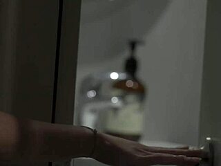 Isteri aku suka rakan sekerja hitam dia.