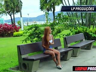 Стыдливая рыжая Кевлин Сантос принимает анал и сперму в рот