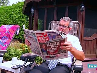 18+ babe bliver knaldet hårdt i familiens pool