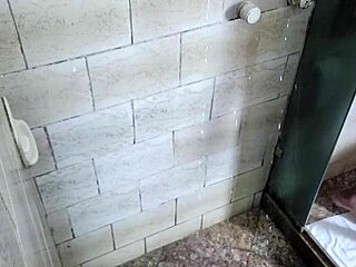 João and Nicoly in shower