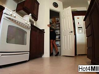 Milf Mellanie Παίρνει Σκληρό Interracial Γαμήσι!