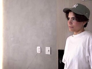 Delivery Girls Suck Dick For 5-Star Service