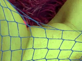 Sexy milf tries new vibrator for intense orgasm 😍