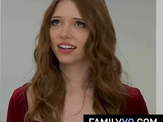 Myra in Ivy Ireland v vročem tričku za novo leto