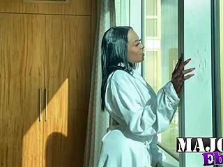 Rome Face-Fucks Ava In Suite