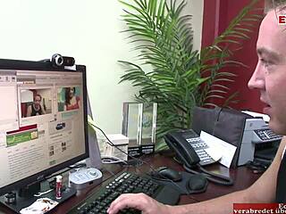 Amateur camgirl allows big cock user to fuck her pussy, ending in cum facial