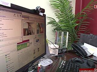 Amateur camgirl allows big cock user to fuck her pussy, ending in cum facial