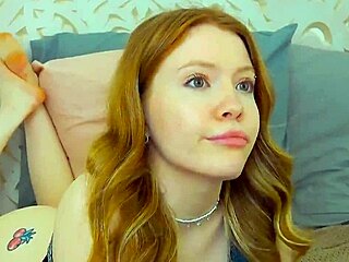 Sexy Redhead WANDY HILL SEDUCTIVE TYPIN & TEASIN!