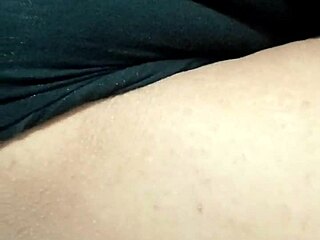 Doña Mary works out in the gym wearing mini shorts.