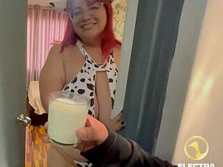 Gorda Peruana Pelirroja Saca Leche Con Enormes Tetas