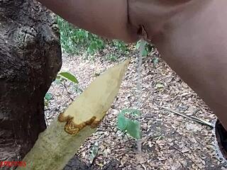 Порочная шлюха сквиртит в лесу