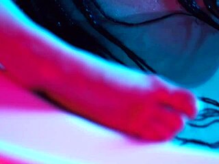 foot fetish threesome with lesbians in the bathtub