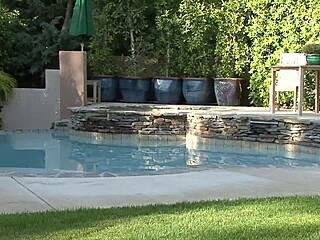 Milf Felony de salto alto leva no cu de pauzão preto após boquete e foda