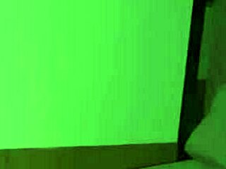 Заварен баща чука заварена дъщеря в леглото в полунощ