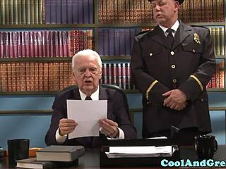 gezichtsbezaaid meisje in superheld parodie trio cumshot