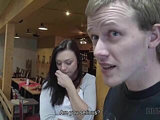 непознат предлага пари за интензивен секс в бара