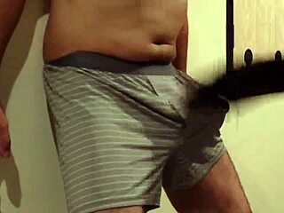 【閲覧注意】僕のチンポと金玉を女性のサンドバックにされひたすらボコられるm男！【何故、勃起してしまうのか？】