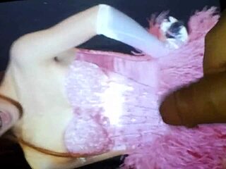 Tiffany masturbates to cumshot