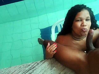 Bbw Gostosa Mamou Sentadinha Na Cadeira Ate Ganhar Leite!