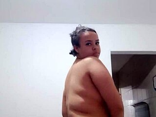 Pov safada dancando e tocando na bucetinha cheia de tesão