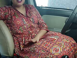 Belle Femme Pendjabi Baisée par Son Mari en Voiture