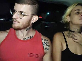 eu e meu namorado fizemos blowjob crossdressing no uber bareback