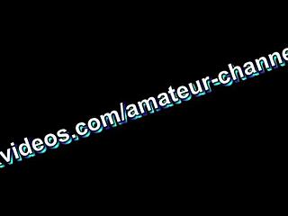 Η Πούτσα της Γυναίκας Τινάζεται από το Παιχνίδι με Βιμπρέιτορ