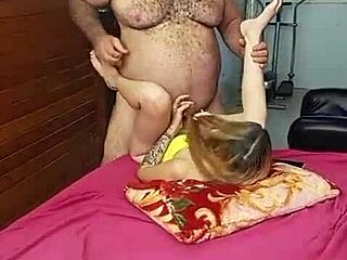 Novinha Gosta De Transar Dia Todo Com O Velho Bom De Cama