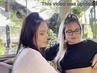 Essa amiga loirinha é muito gostosa