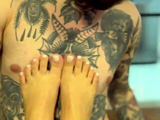carla santos, why suck feet in this update?
