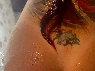 ruiva gostosa é fodida no chão do banheiro e marido goza na boca dela - completo no red