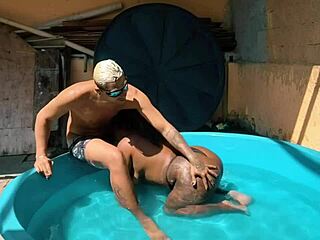 blogueira sits on dick in pool