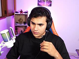 Colombian Latina Streamers Fuck Live With Creampie