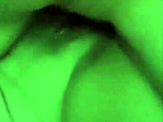 В тази домашна табу сцена завареният син чука похотливата си заварена майка до изпразване в путката й, изследвайки лижане на путка и каубой позиция с нейния дебел зрял задник