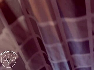 ruiva gostosa é fodida no chão do banheiro e marido goza na boca dela - completo no red