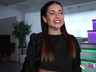 Argie Tetona Rubi Cosmo en Porno Español: Perrito y Tetas Grandes