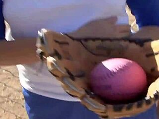 Kylie Reese kaže: Lovim lezbejke 18+ mojim igračkama