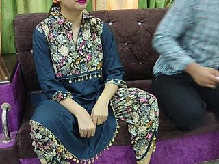 Stepmommy India Desi Punjabi asli bantu anak tiri dalam roleplay seks dengan audio Punjabi HD XXX