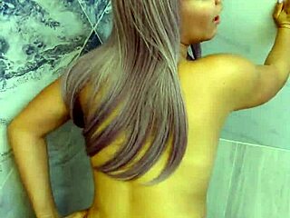 I couldn't resist my horny thick ass stepsister