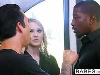 Lily Rader nimmt intensiven schwarzen Schwanz Arschfick