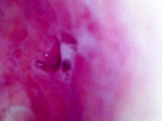 Schau echte Pussy-Kontraktionen beim Orgasmus mit Sperma drin.