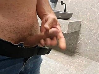 Brazilian Solo Performer Diogo Showcases Intimate Routine