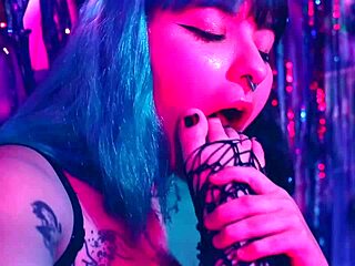 i show my pretty small 18+ feet