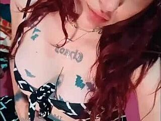 Look at my big lips!