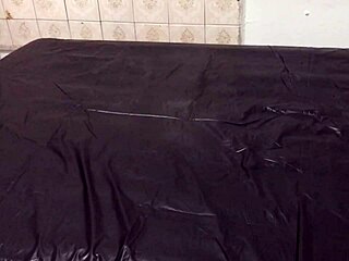 Binding legs with straps in self-bondage?