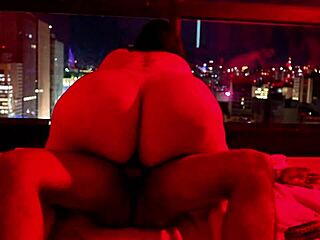 Transando Com a Gordinha Na Luz Vermelha Gordinha Gostosa Sentando Gostoso Para Negao Do Pau Grande - Making Off With Brunette Kissing and Licking