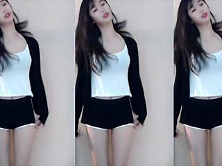 Chinese girl dances with cute moves in super fast style routine