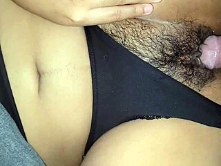 vicina non aspetta levo perizoma mi fotte e vuole natiche piene sborra